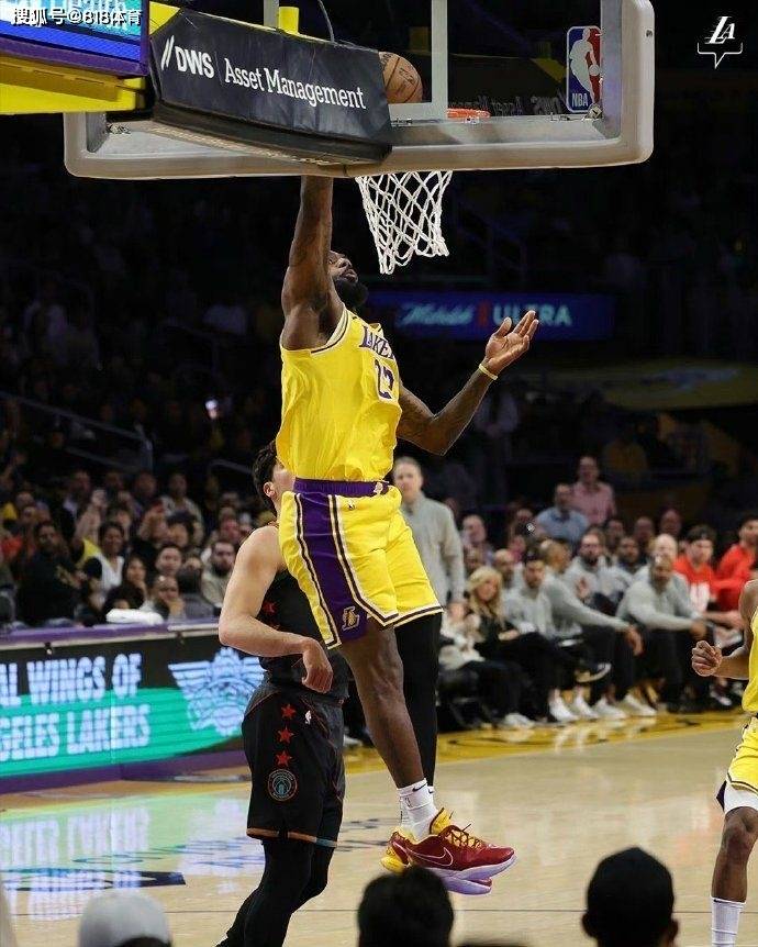拉塞尔:我第一次看nba是詹皇代表骑士 看他标志性扣篮我哭了_詹姆斯