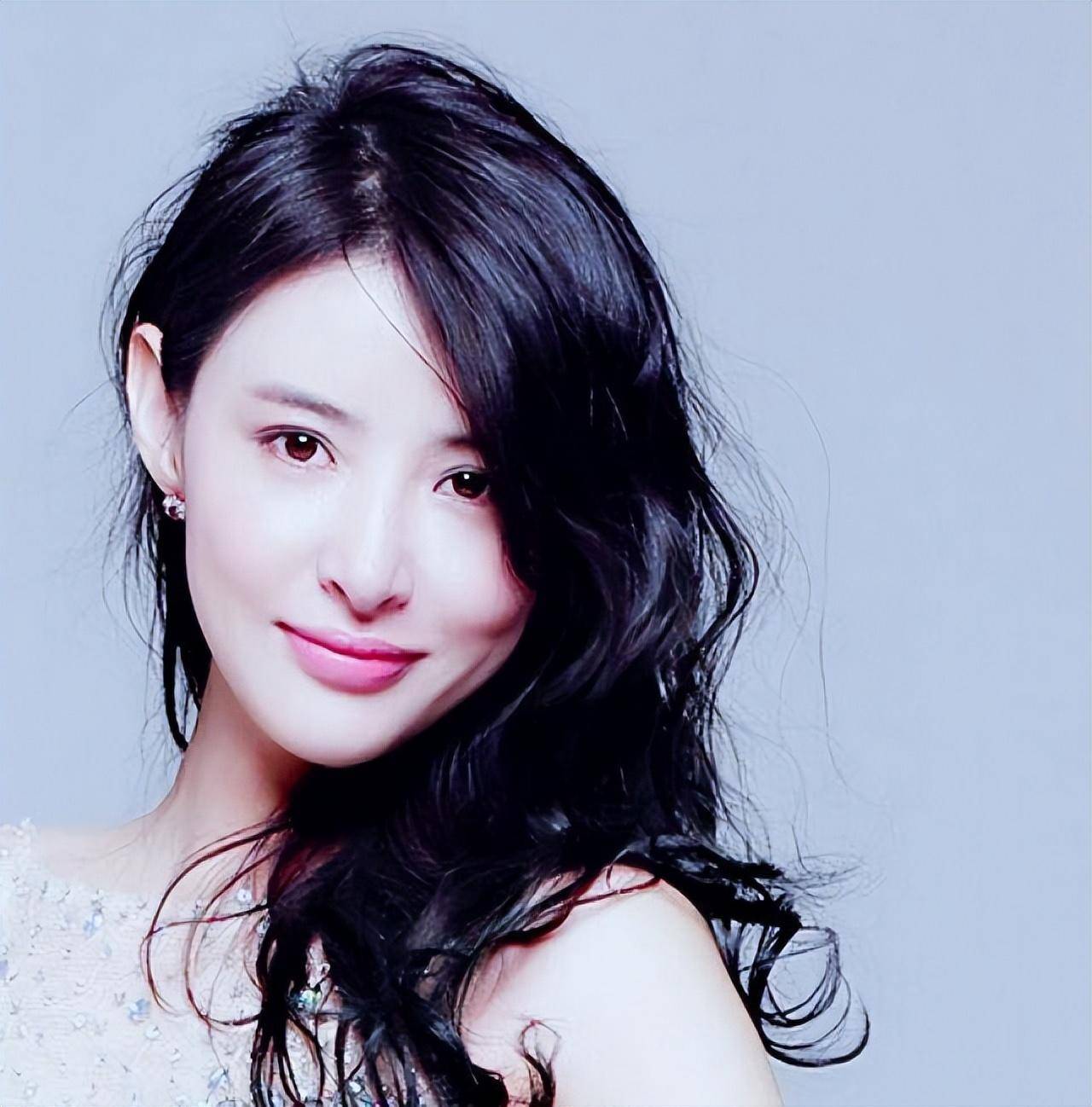 4段感情收获4个孩子,17岁大女儿颜值高_章子怡_康作如_汪璟怡