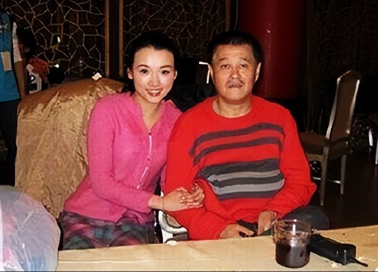 10年前王君平上赵本山私人飞机,21岁被捧红,后嫁富豪,现怎样了_生活