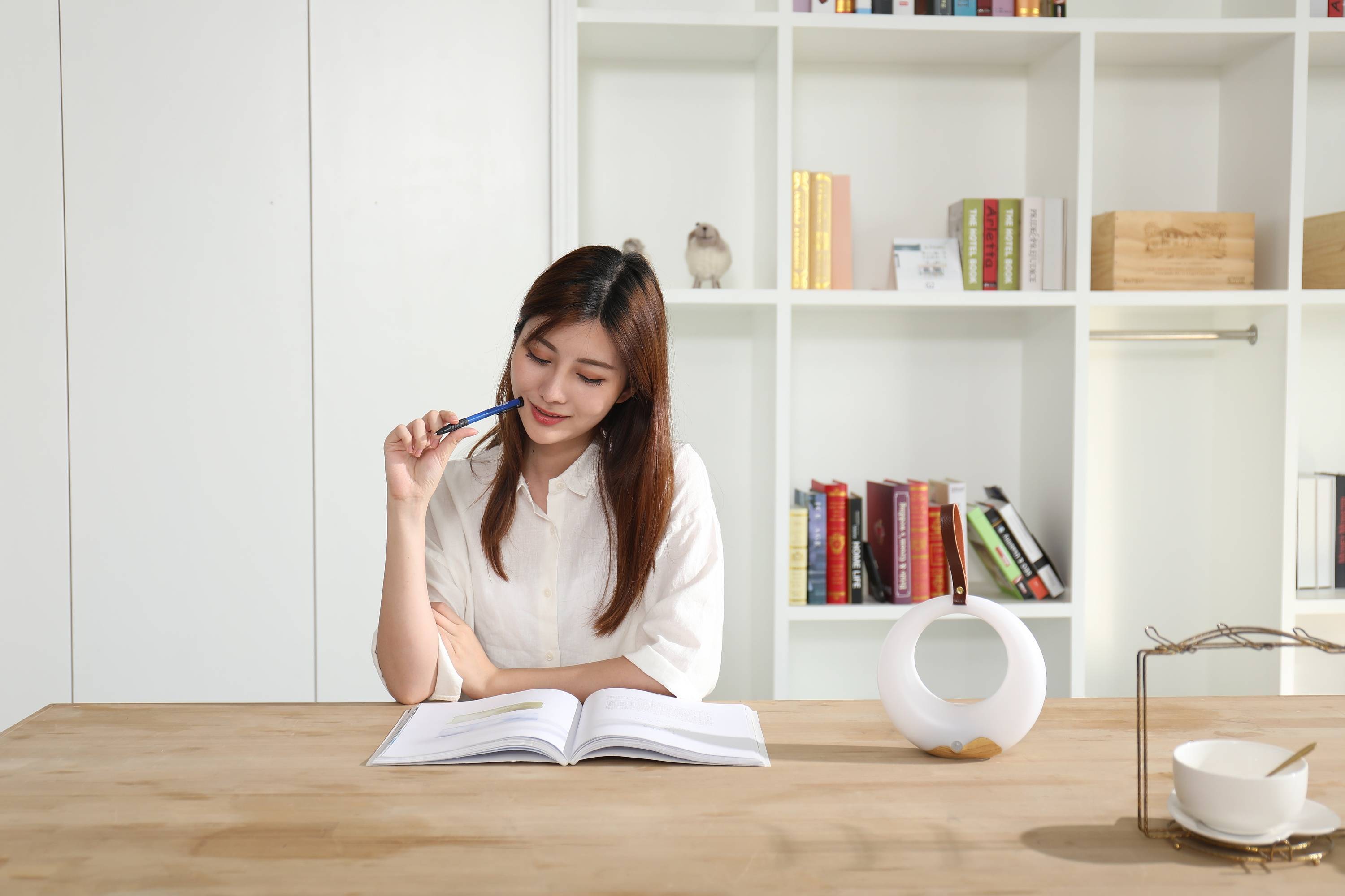 02前段时间,36岁的林依晨开直播与粉丝互动.