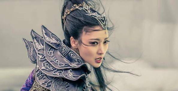 "宅男女神"柳岩:把"避孕套"掉落在舞台上,她的故事也不简单_张一一