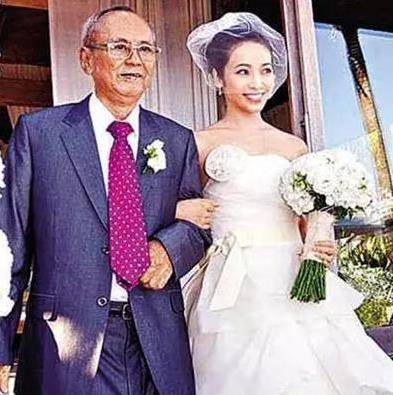 侯佩岑带惯三母亲上节目捞金,2度插足好友婚姻,晚年却能幸福_林月云