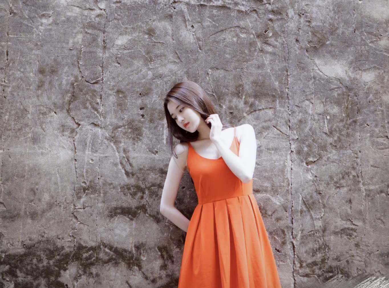 原创张慧雯近照白到发光晒天鹅腿为新剧宣传最低调的谋女郎要火了