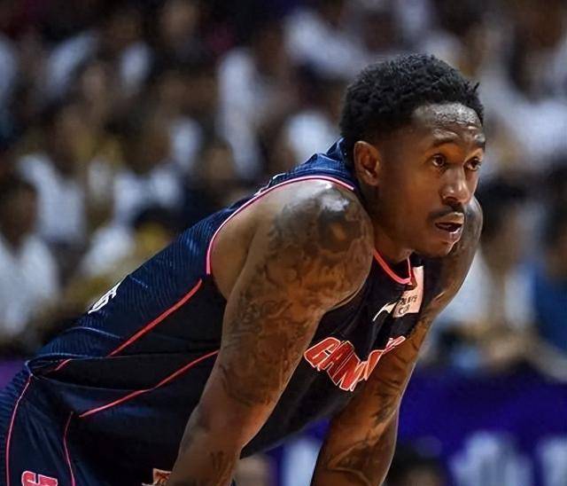 头疼医头脚疼医脚,广东男篮解约马尚布鲁克斯,恐仍难夺取佳绩_本赛季