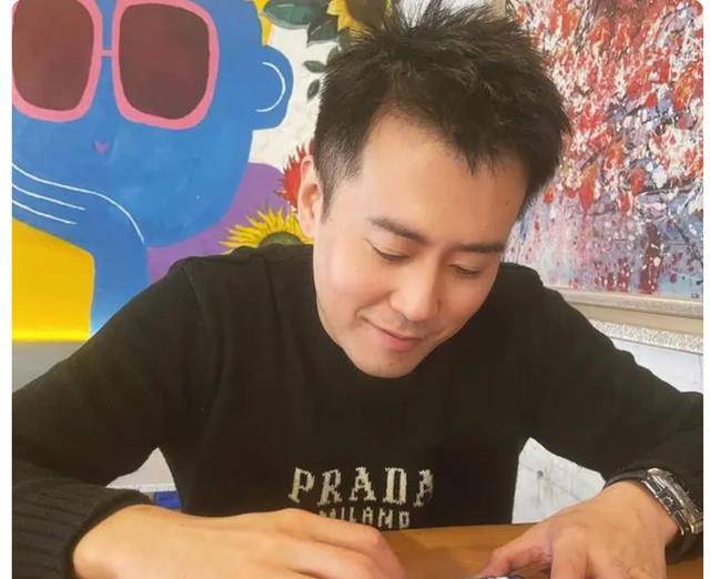 女排最美女神携丈夫大秀恩爱,肤白貌美气质更胜从前