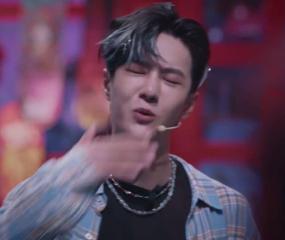 王一博《街舞》被"吓到",选手太强不敢点评,现场battle成了"表情包"