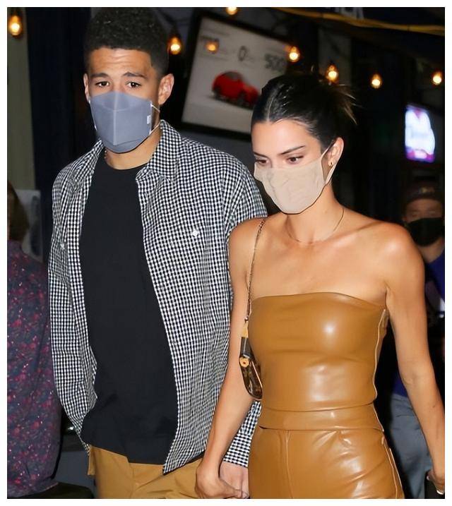 布克与詹娜复合,绯闻女友自拍曝光,引爆贵圈话题!_爱情_1_nba