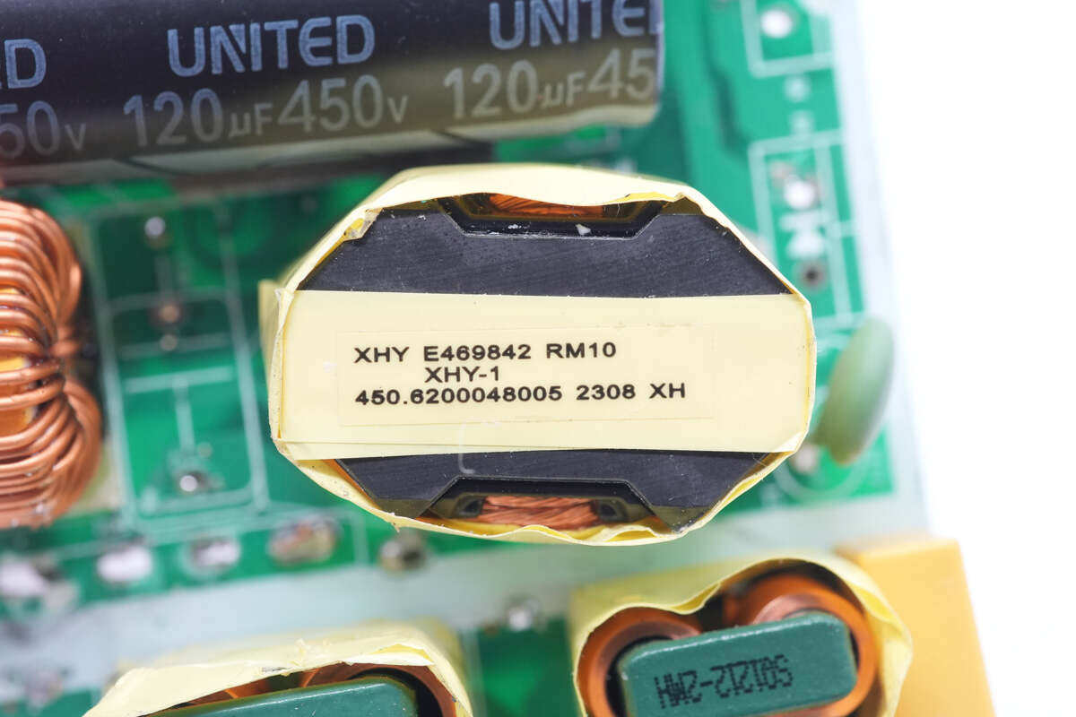 国内厂商推出一系列新国标电动自行车充电器拆解一款168w的看看