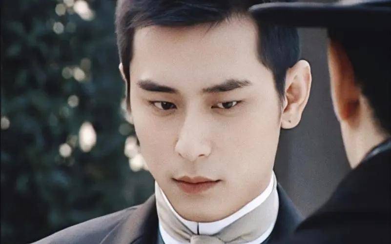 他是台湾知名男星,却被前妻"陷害"多年,现任妻子是他的救赎_陈冠霖