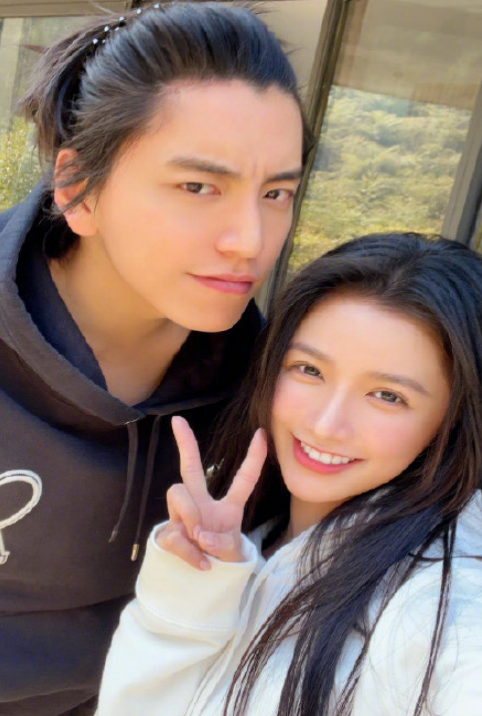 王大陆蔡卓宜街头拥吻,曾经以哥哥妹妹相称,网友却觉得他不靠谱_节目