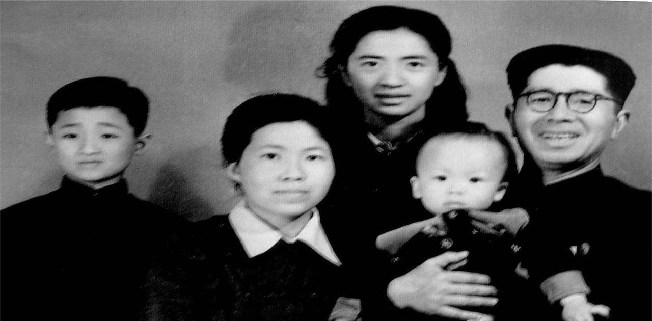 她与丈夫一见钟情,婚后却抛夫弃子与人私奔,晚年得不到儿子原谅