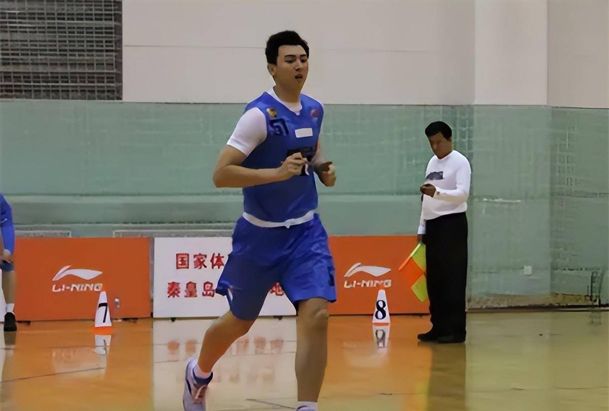 细节:曾出现脑血栓瘫痪等并发症,临终前紧握儿子手_篮球_首钢_闵鹿蕾