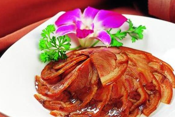 做酱肘子时,焯完水后,要多做这一步,不仅入味,颜色红亮好吃_料酒_花椒