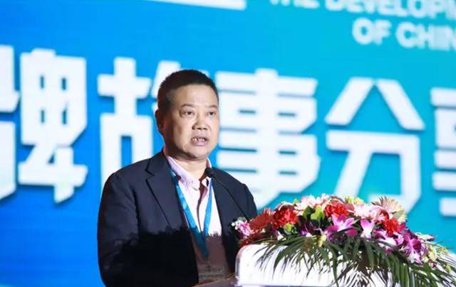 余晚晚是亚洲木门大王余静渊的独生女,也是唯一继承人.