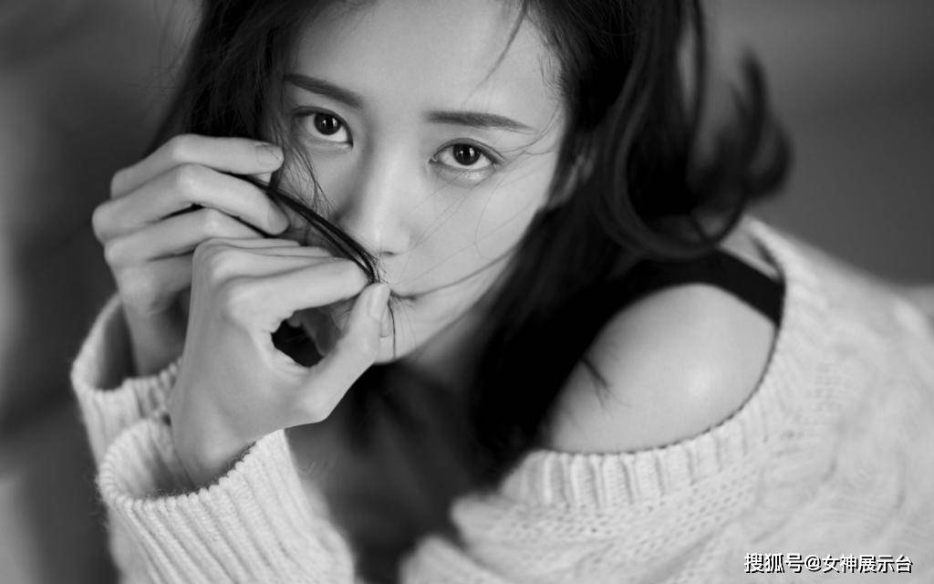 李一桐惊艳身材曝光:颜值与实力并存的女神_胡一天_比例_网友