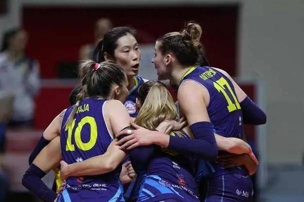 欧洲女排冠军联赛四分之一决赛:状态回勇球迷振奋_进攻_比赛_传球