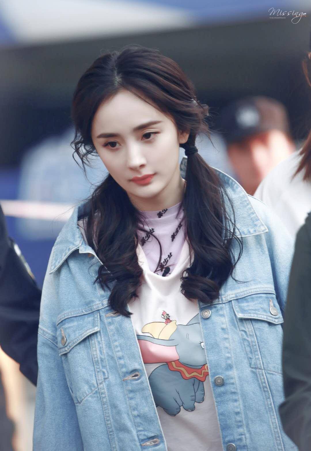 杨幂现身街头被拍,胳膊上的手链抢镜,是小糯米的吗?_照片_刘恺威_孩子