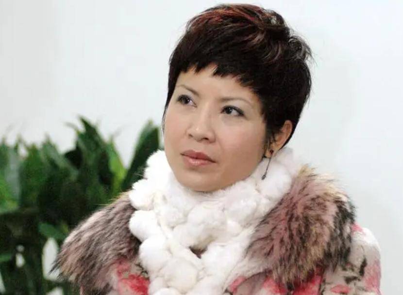 杭天琪:不顾一切带着女儿下嫁小丈夫,43岁冒险生子,如今怎样?