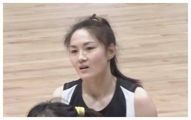 四川女篮内线双塔碾压江苏,罗欣棫手感冰凉,火力全开!_比赛_得分_能力