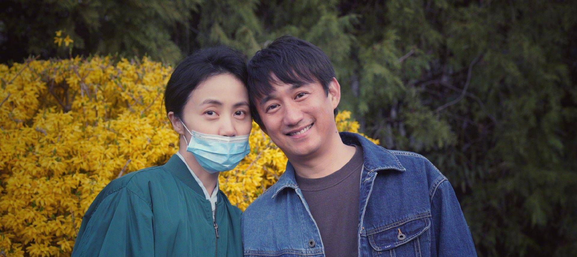 原创多多陪妹妹玩滑板车黄磊三胎儿子软萌出镜长势喜人黏姐姐像极了