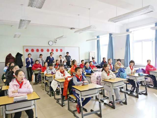 北京市第十中学的开学第一课:向榜样的力量进发