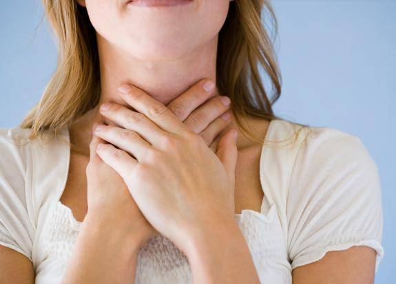 重要提醒:喉咙若出现这4个征兆,勿草率当作咽炎对待