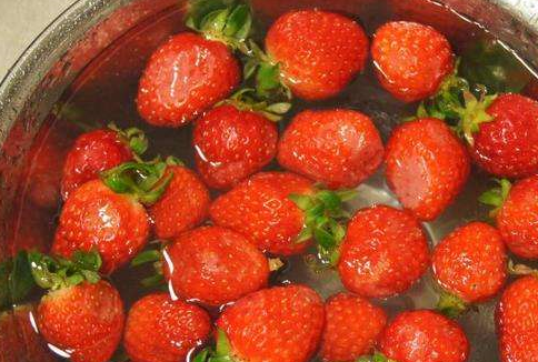 开水都洗不干净的水果,好吃是好吃,洗一次就得三小时!