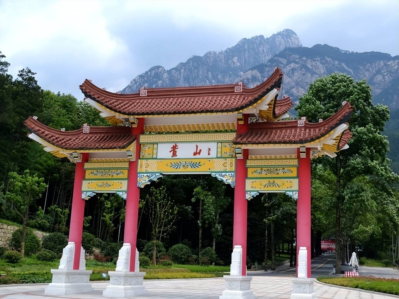 免费观屯溪老街day2:前往黄山风景区→游览玉屏楼→迎客松→远眺天都
