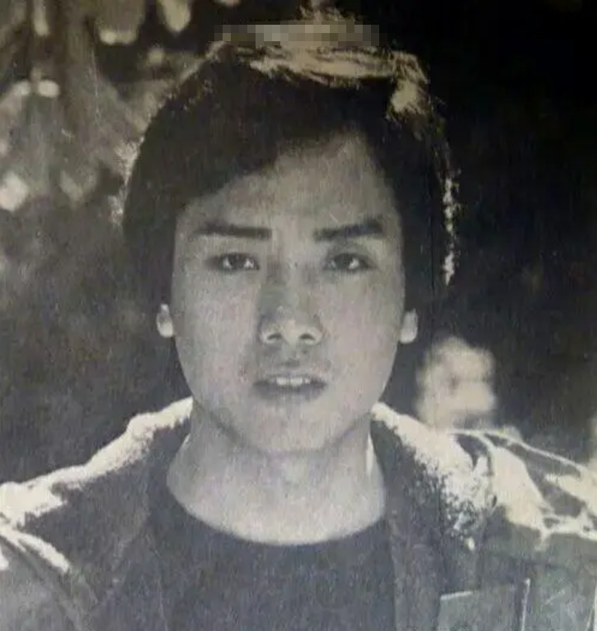 伍卫国:曾和刘晓庆苦恋5年,分开后不拍戏也不结婚,72岁还单身_事业