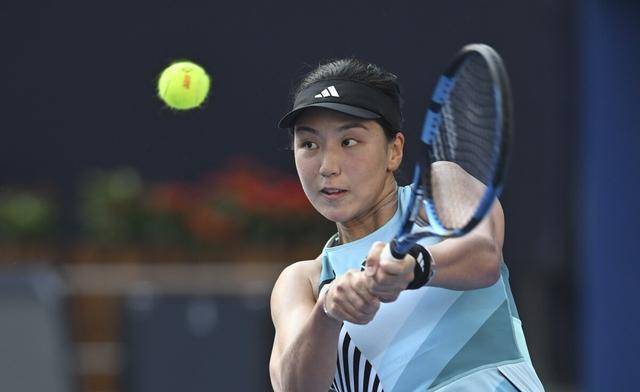 库德梅托娃(世界排名第16位)和英国预选赛选手沃森(世界排名第156位)