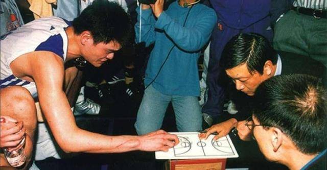 姚明恩师李秋平 42岁妻子患癌去世,50岁因病离开上海男篮_生活_工作