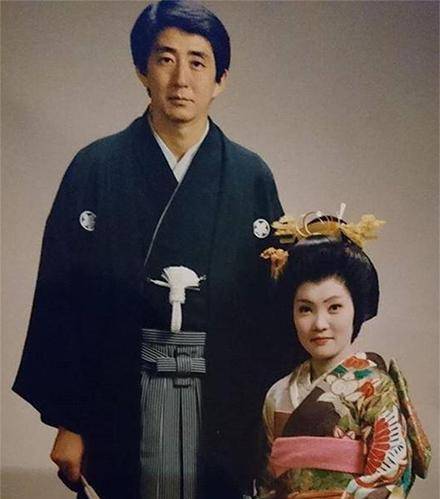 安倍昭惠:酒吧常客,极度韩粉,安倍晋三的贤内助就是这样的?