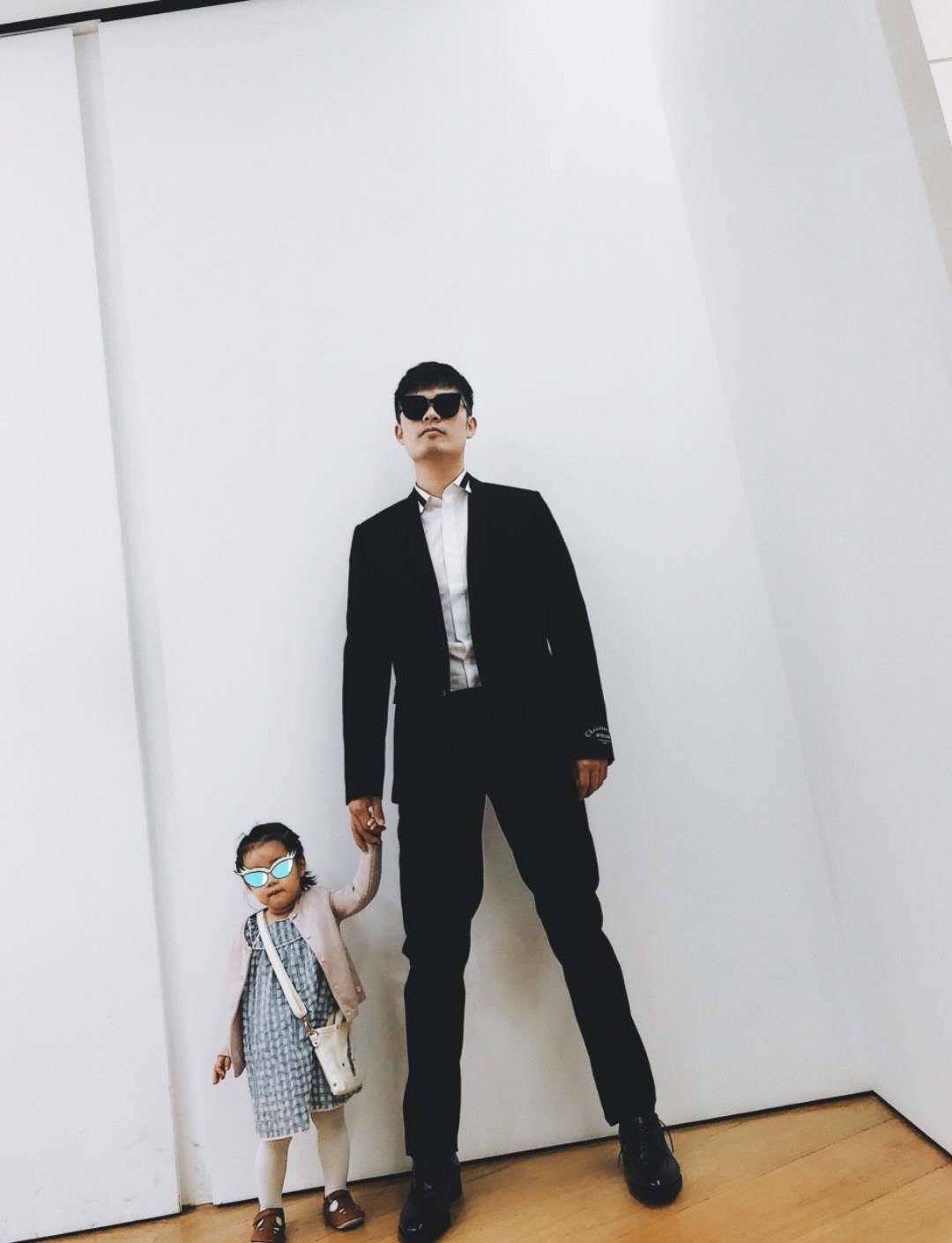 原创陈赫分享安姐日常怪不得安姐每次被遮脸嘴角向上与陈赫犹如复制