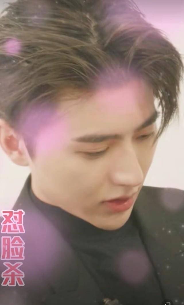 《奔跑吧》阵容官宣,蔡徐坤上演怼脸杀,我却被黄旭熙素颜惊到_状态