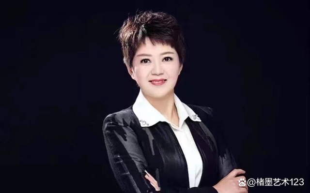 女书法家李春雨荣获第七届中国书画春节联欢晚会书画展