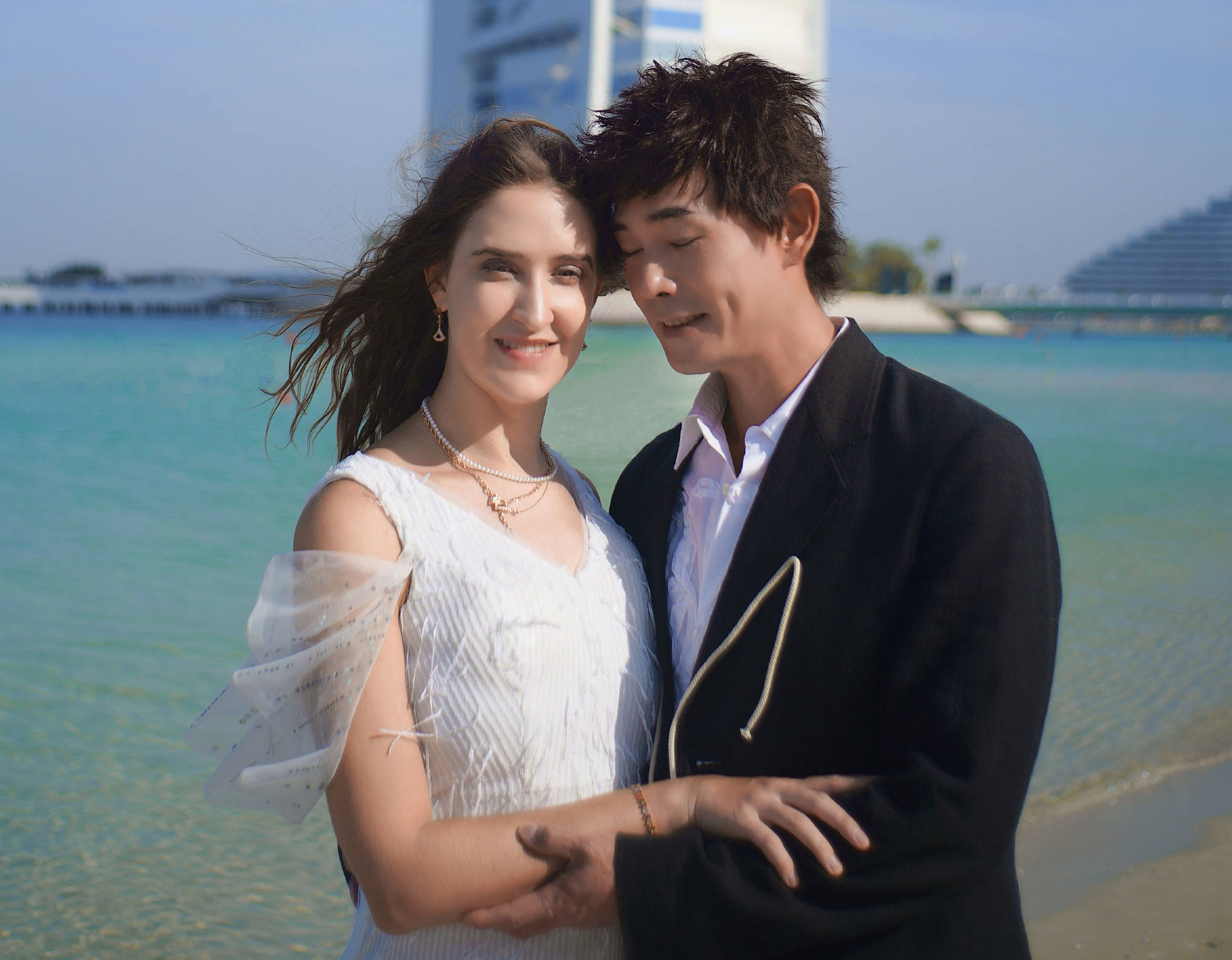 原创55岁黄品源官宣再婚喜讯迎娶俄罗斯钢琴家美女郎才女貌好般配