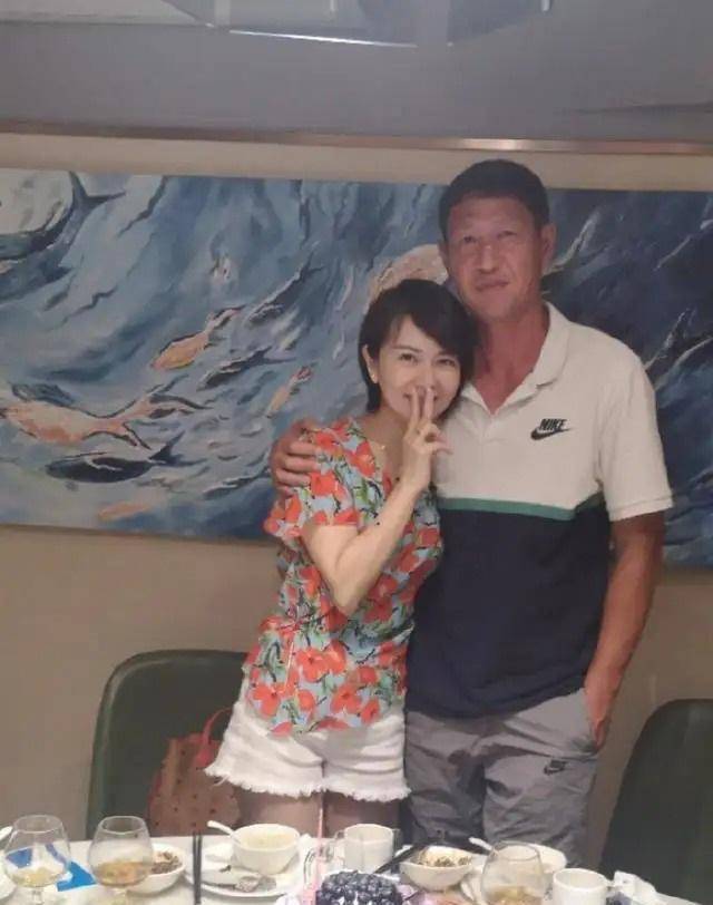 著名歌手甘萍:嫁足球运动员,深陷桃色绯闻,她的婚姻状况如何?