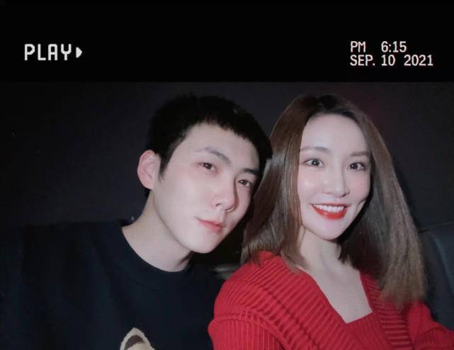 原创娱乐圈两位女星同时官宣结婚消息杨紫的祝福王俊凯却无辜躺枪