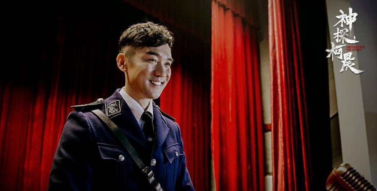 老戏骨黄志忠吴刚罕见聚会,临别时握手拥抱感情好,曾因长得像让观众分