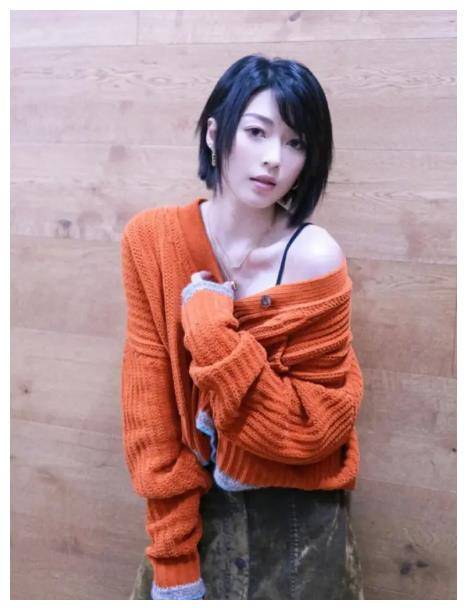 35岁女星连诗雅喜宣怀孕11岁起兰桂坊闯荡爱玩洁身自爱