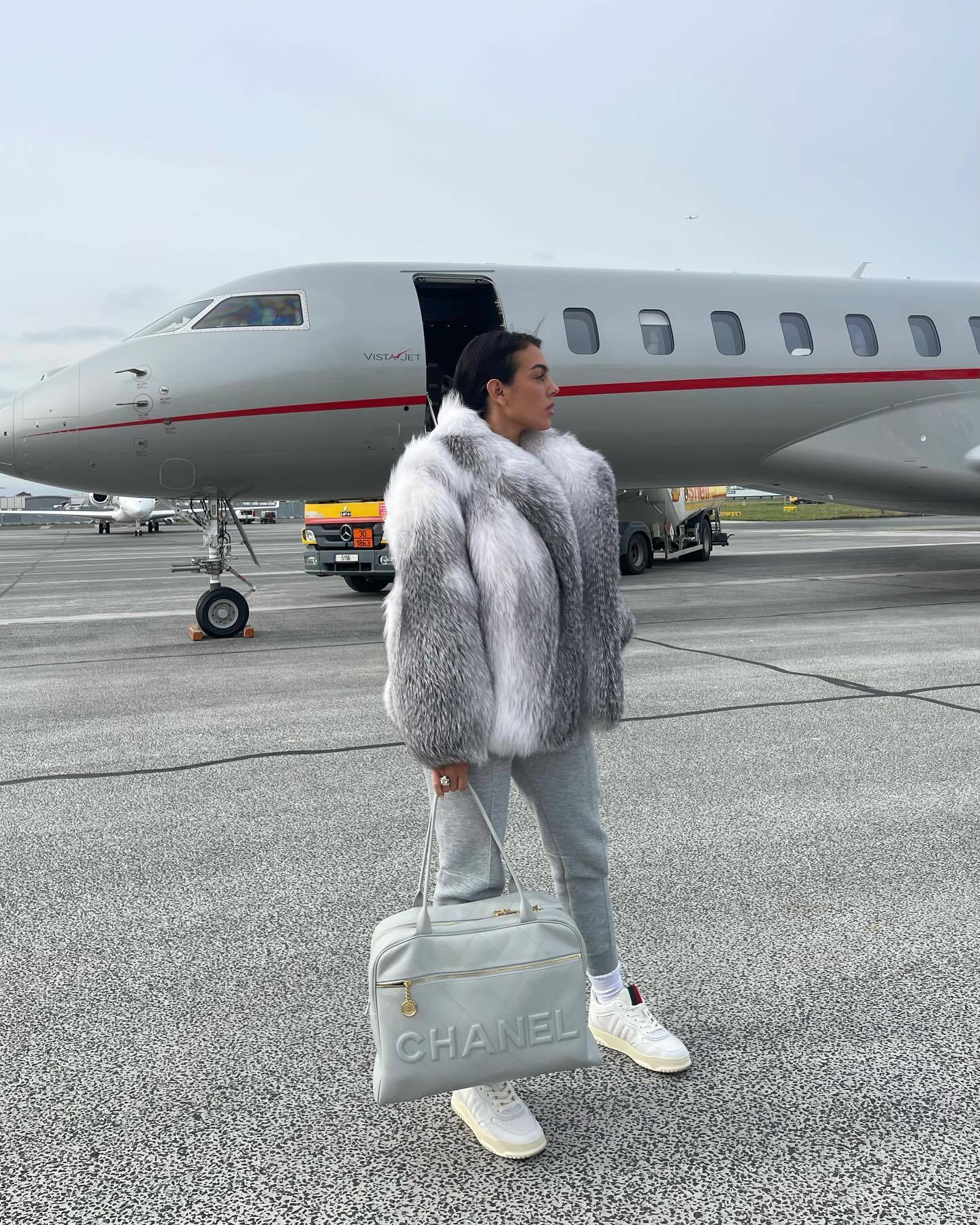 原创c罗女友去巴黎时装周走秀了穿7号红裙致敬c罗绝美身材啊