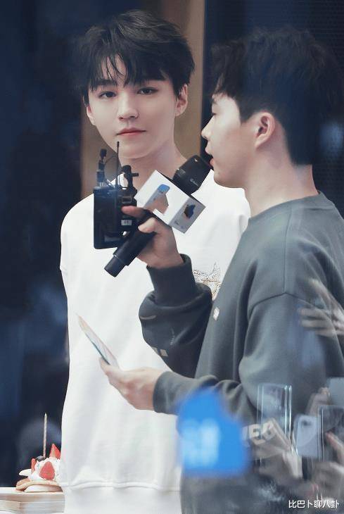 原创被tfboys的友情感动了小凯悄悄晒三人同框照只有粉丝能看懂