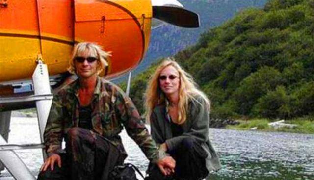 国外"护熊奇人"宣称动物有人性,与女友护熊13年,双双被熊吃掉_提摩西