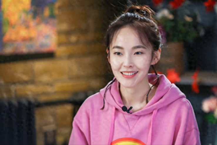 原创她帮助继父求婚21年不认亲父成名后给母亲买500万的房子