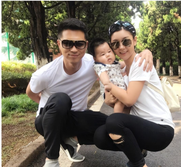 演员牛莉:我这辈子最正确的决定,就是为普通丈夫生了三个孩子_李小萌