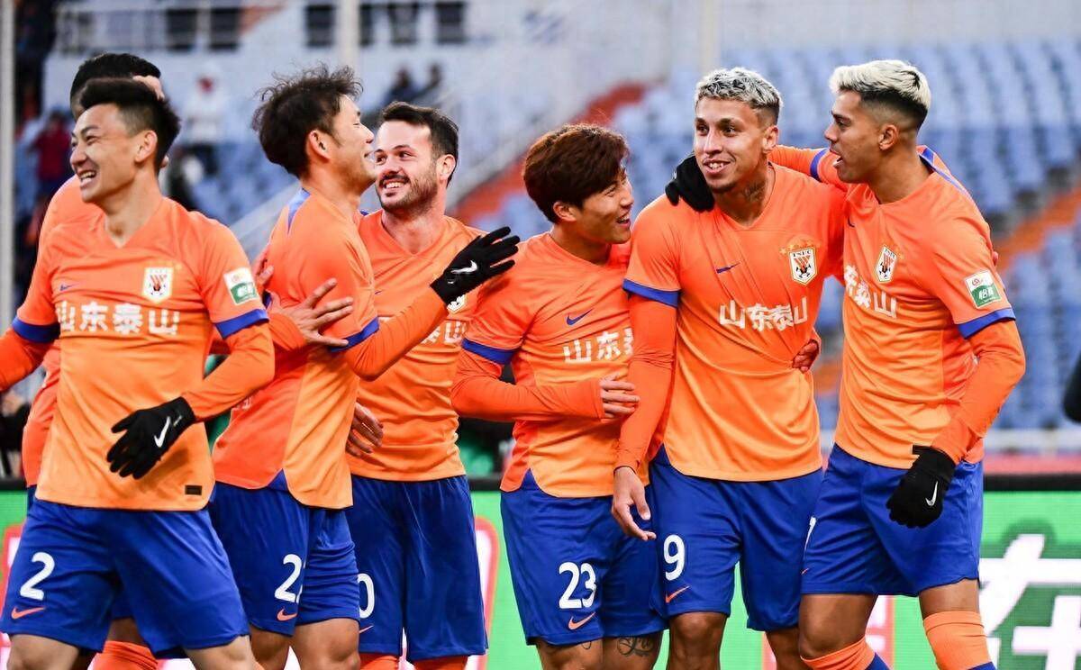 中超-克雷桑闪电四外炮山东4-2击败亚泰取得开门红