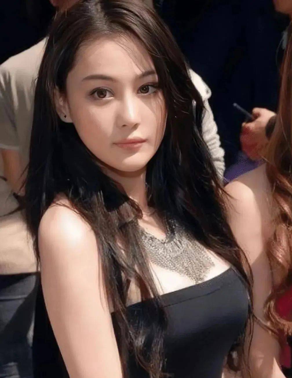 网友:满身的风尘味,破洞渔网装真前卫,老公看过吗_时尚_黑色_风格