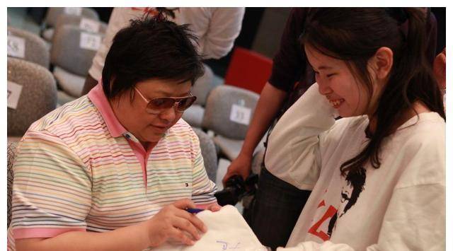 原创韩红的传奇经历全都是泪水交织唯有儿子韩厚厚能让她笑出来