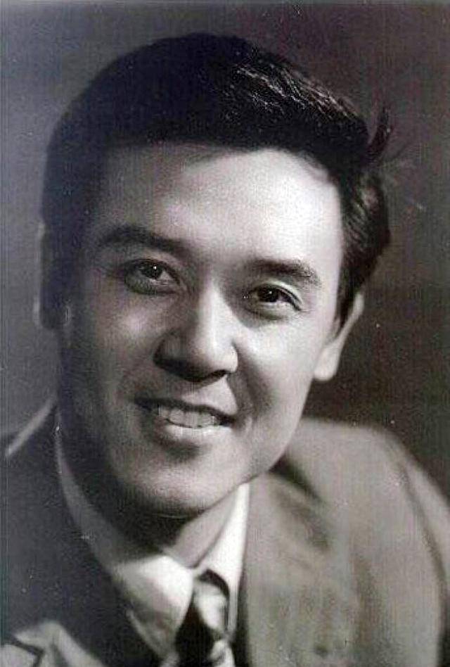 原创演员达式常英俊儒雅屡获大奖人到中年感动一代知识分子