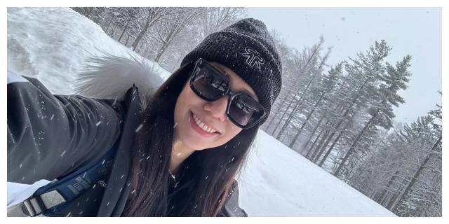 吴辰君自拍最新照片幸福满满开心无比惬意舒适